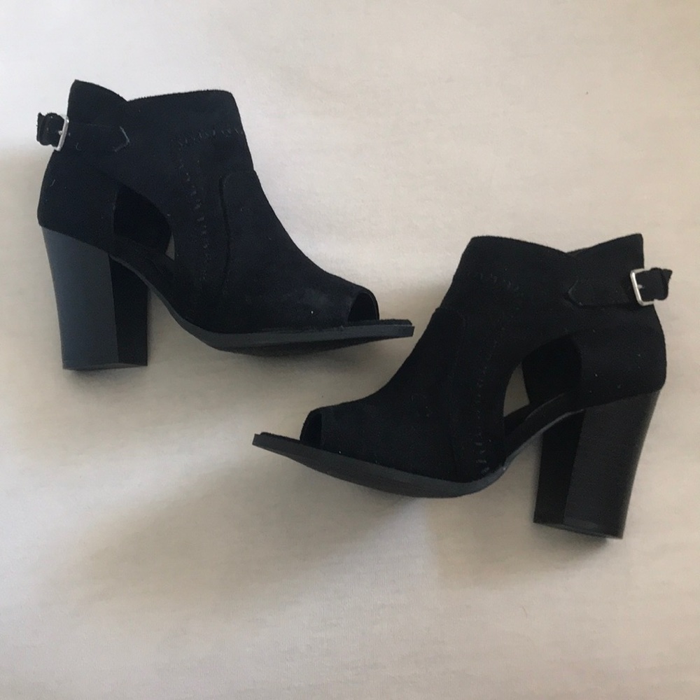 Cute open toe heels!